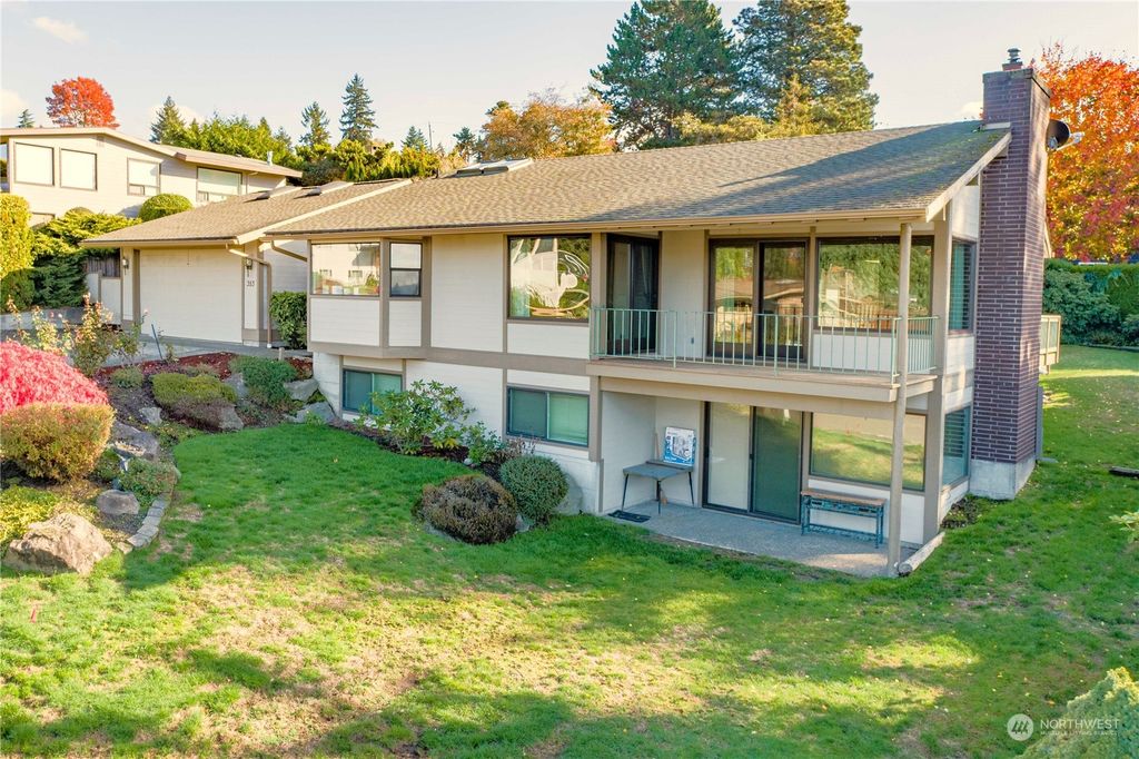 Photo of 353 SW 177th Street, Normandy Park, WA 98166 (MLS # 2185110)