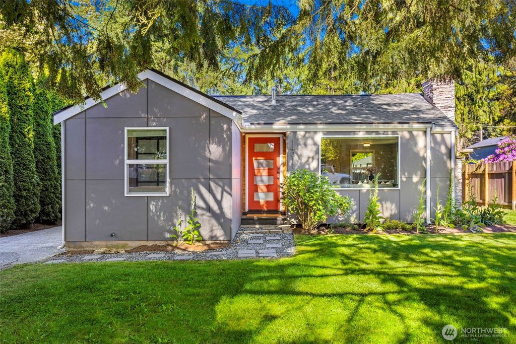 Photo of 14011 Wallingford Avenue N, Seattle, WA 98133 (MLS # 2381030)