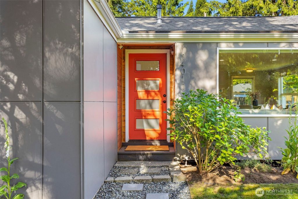 Photo of 14011 Wallingford Avenue N, Seattle, WA 98133 (MLS # 2381030)
