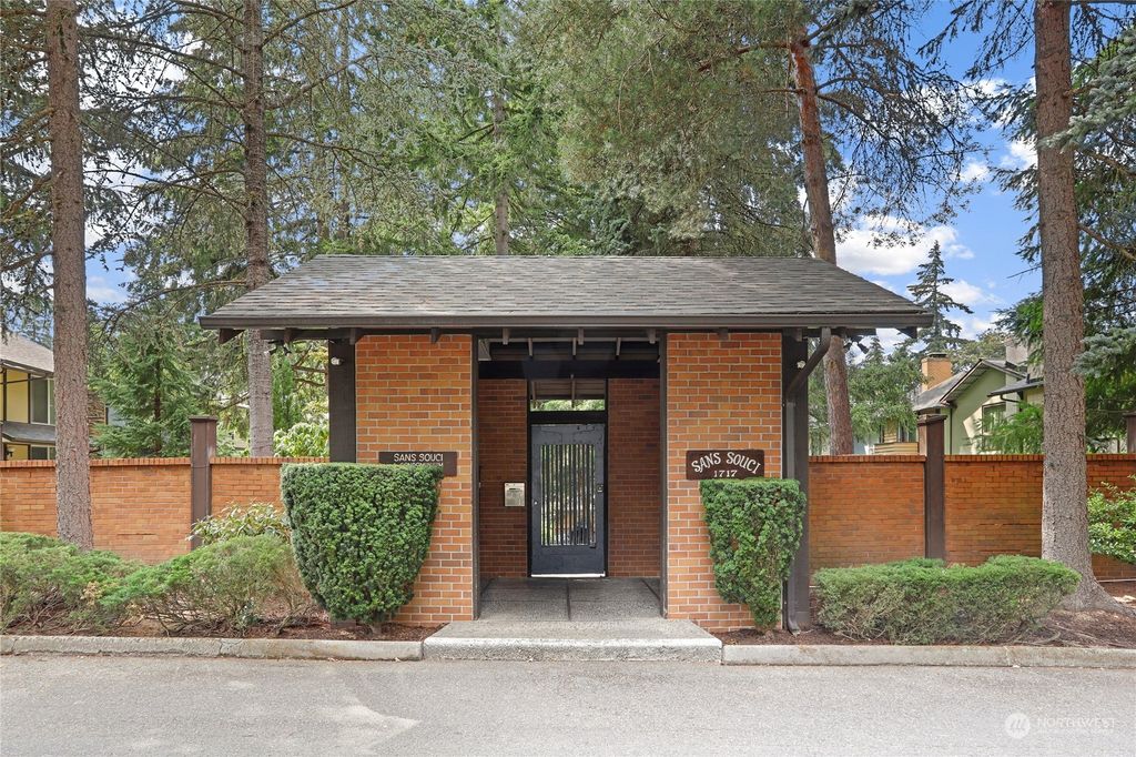 Photo of 1717 150th Avenue SE #32, Bellevue, WA 98007 (MLS # 2277048)