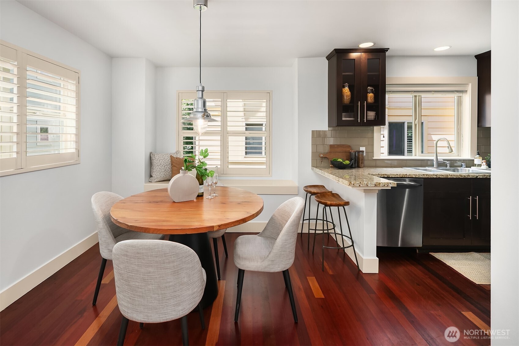 3122 Franklin Avenue E A