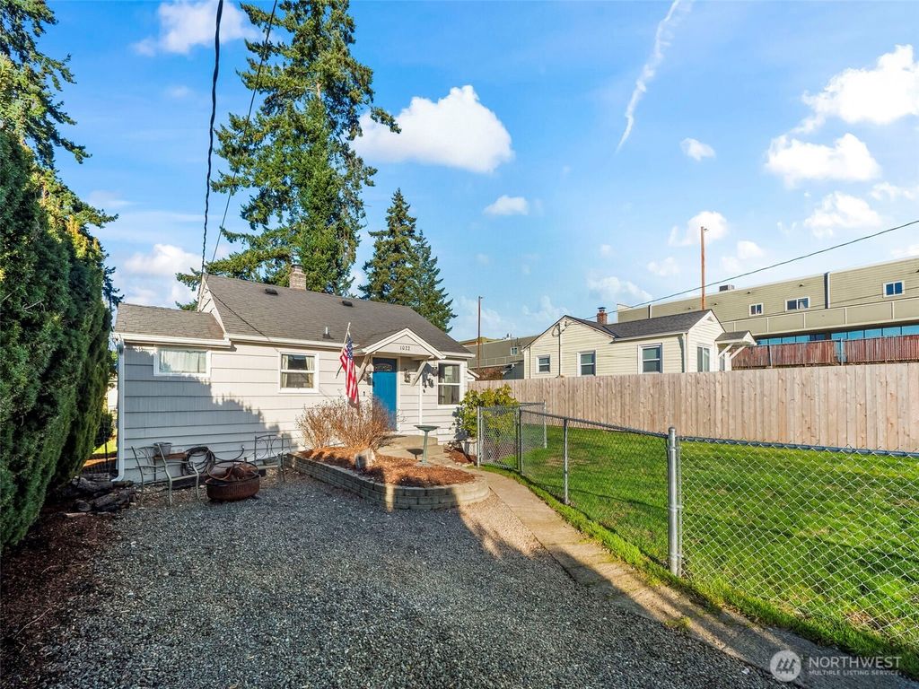 Photo of 1022 Sheridan Road, Bremerton, WA 98310 (MLS # 2464169)