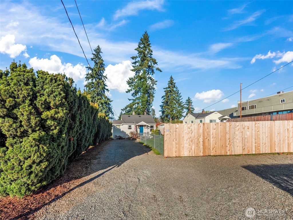 Photo of 1022 Sheridan Road, Bremerton, WA 98310 (MLS # 2464169)