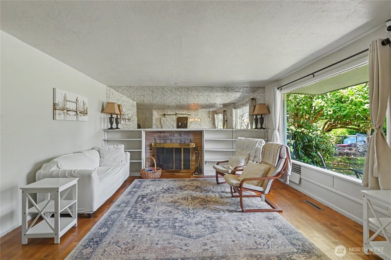 5669 Kitsap Way
