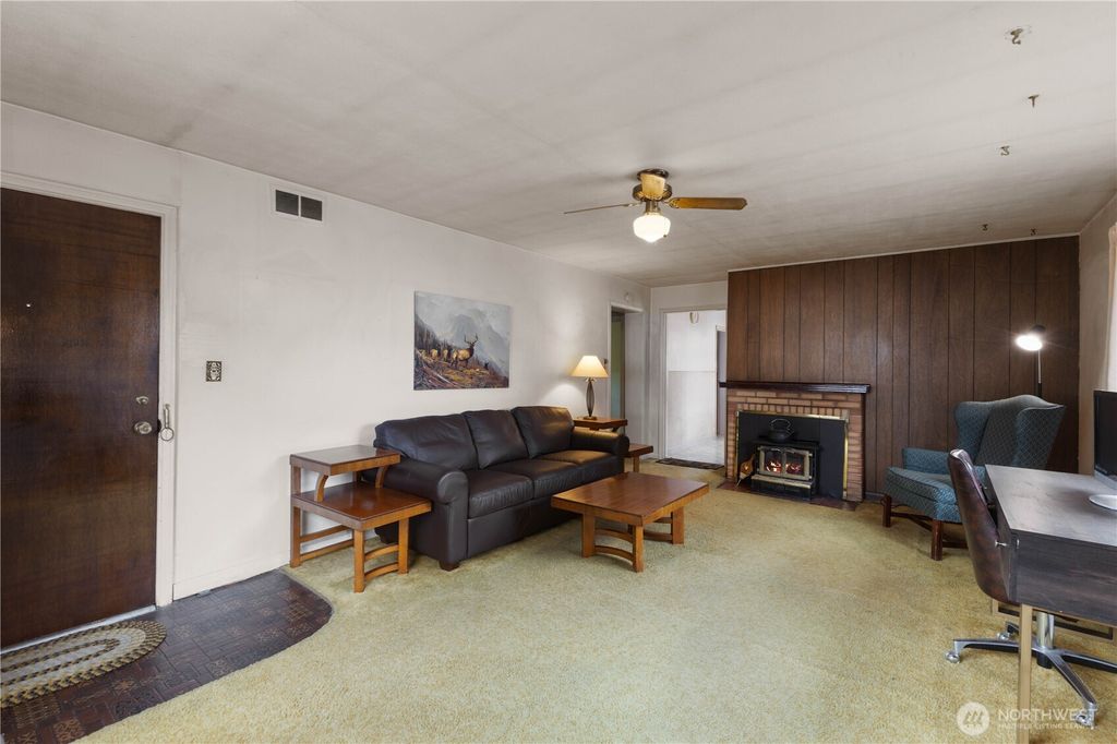 Photo of 12447 2nd Avenue SW, Burien, WA 98146 (MLS # 2438613)