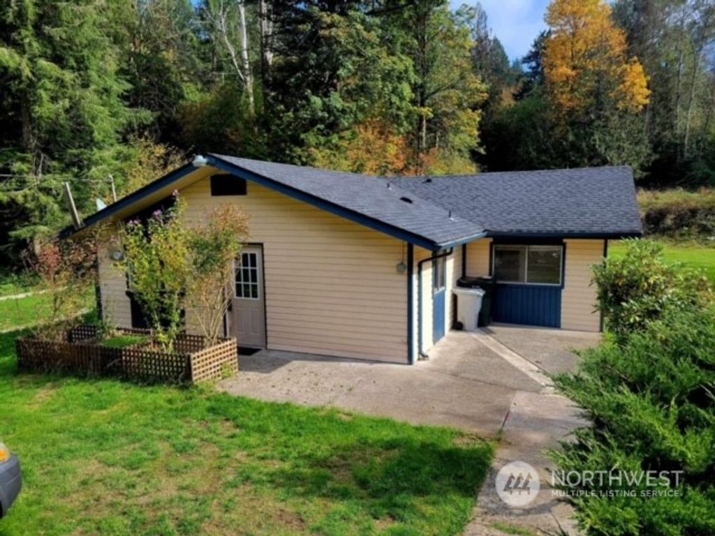 Photo of 23520 Dorre Don Way SE, Maple Valley, WA 98038 (MLS # 2169713)