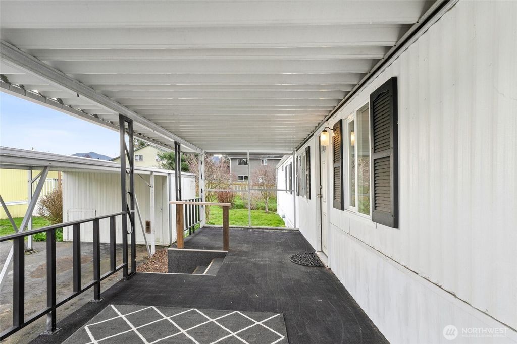 Photo of 930 Mountain Villa Loop, Enumclaw, WA 98022 (MLS # 2497155)