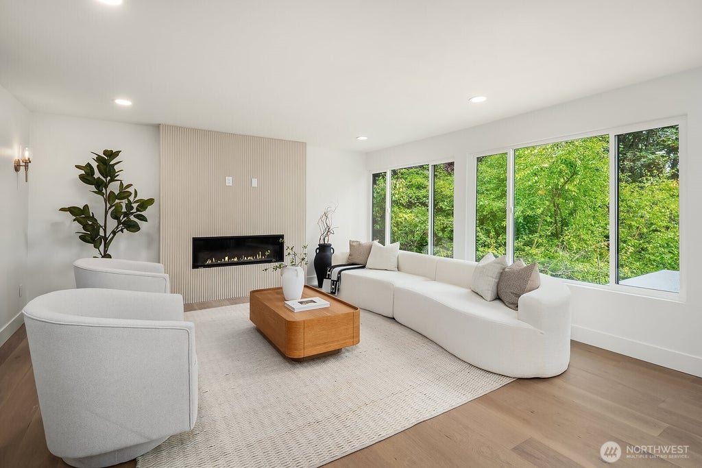 Photo of 7070 94th Avenue SE, Mercer Island, WA 98040 (MLS # 2588775)