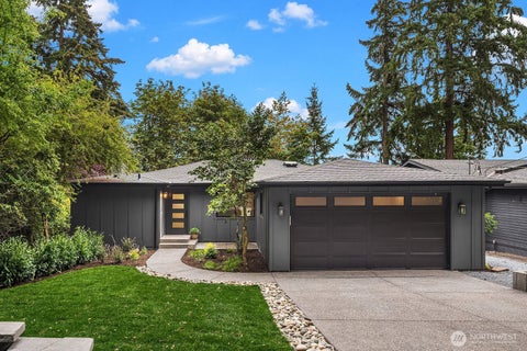Photo of 7070 94th Avenue SE, Mercer Island, WA 98040 (MLS # 2588775)