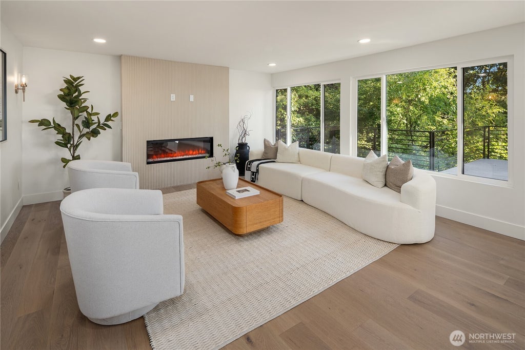 Photo of 7070 94th Avenue SE, Mercer Island, WA 98040 (MLS # 2588775)