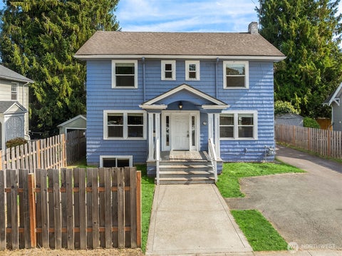 Photo of 5018 20th Avenue NE, Seattle, WA 98105 (MLS # 2582722)