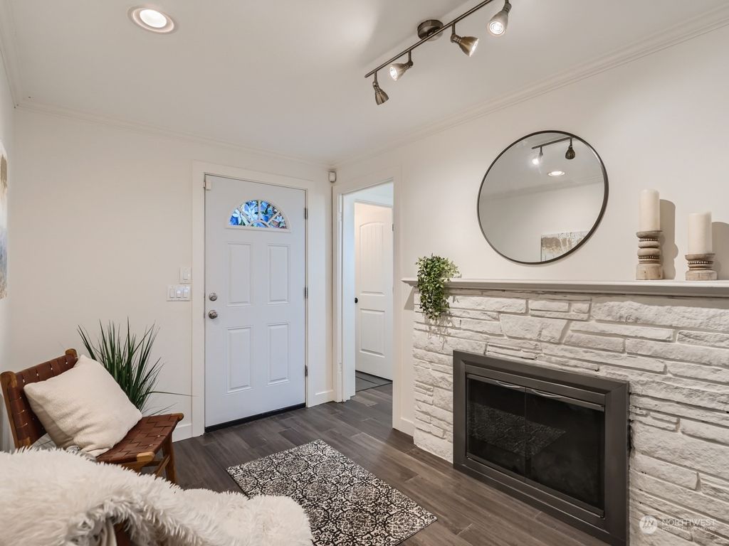 Photo of 3805 SW 106th Street SW, Seattle, WA 98146 (MLS # 2005039)