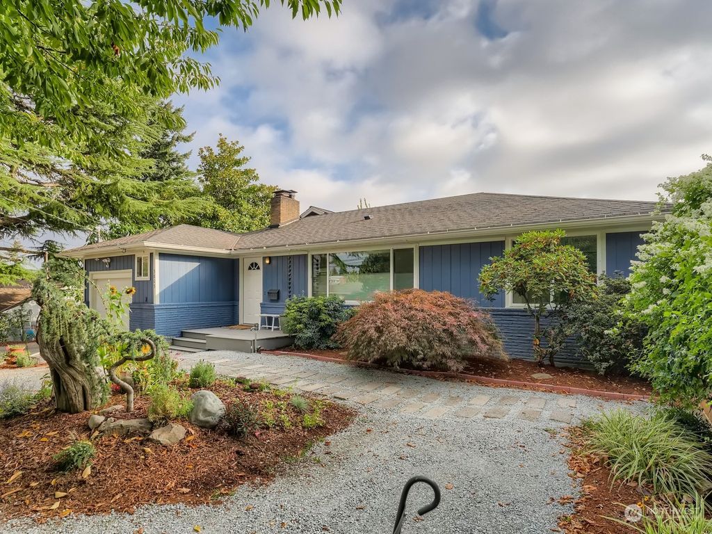 Photo of 3805 SW 106th Street SW, Seattle, WA 98146 (MLS # 2005039)