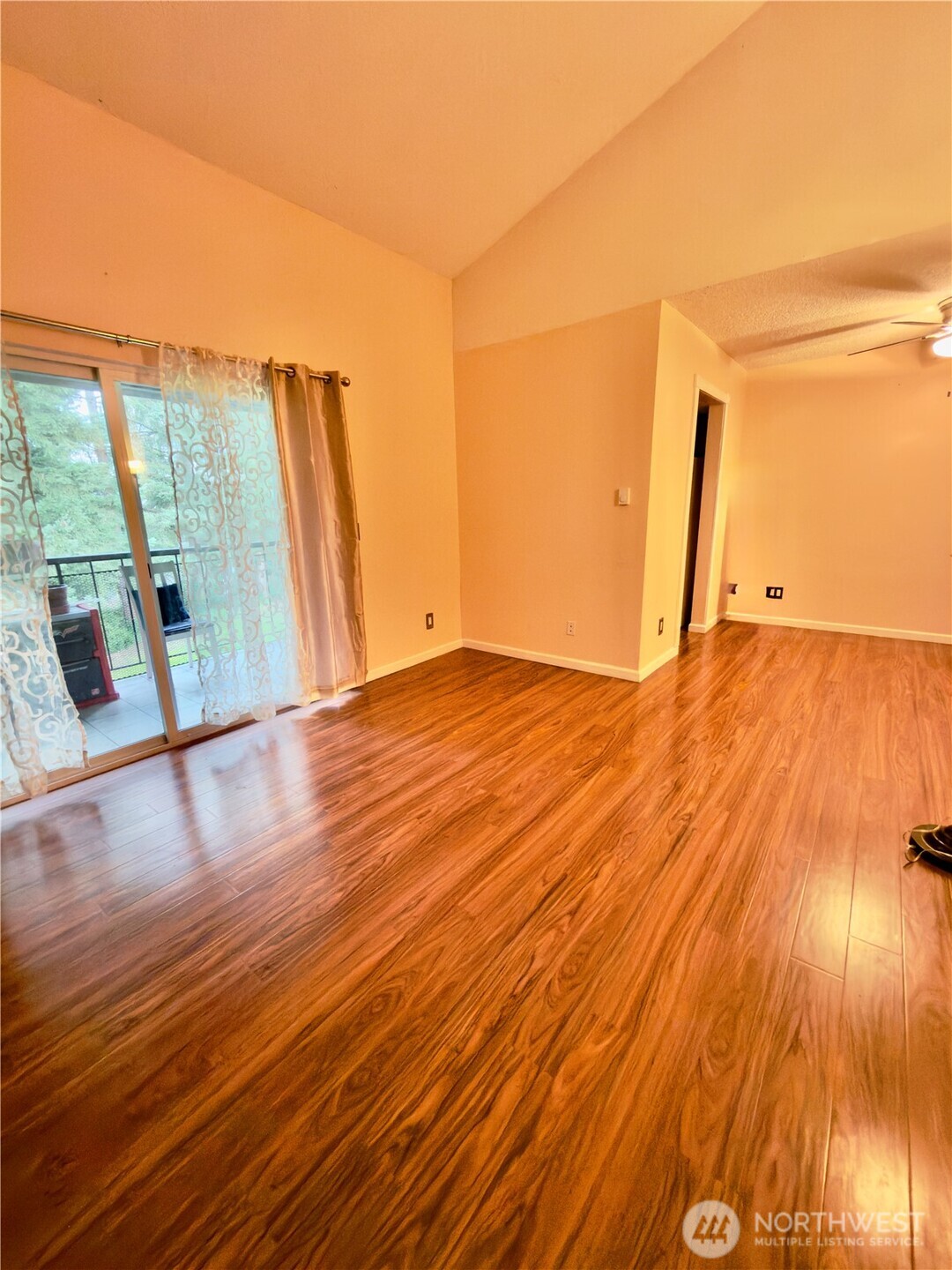 4717 W Lake Sammamish Pkwy SE C305