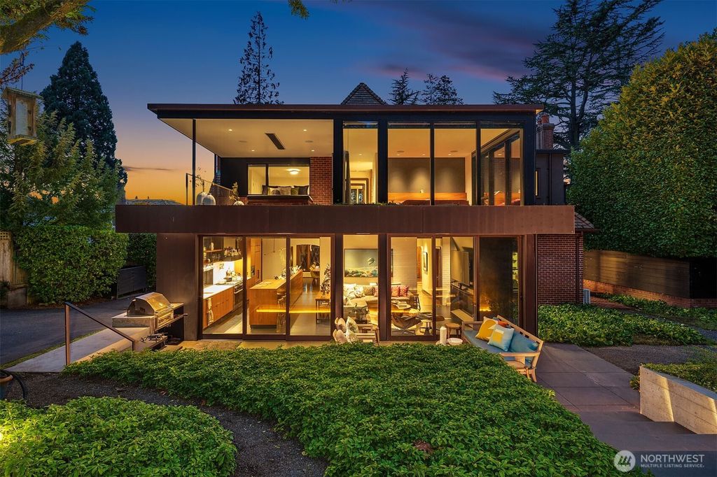 Photo of 1626 Federal Avenue E, Seattle, WA 98102 (MLS # 2484824)