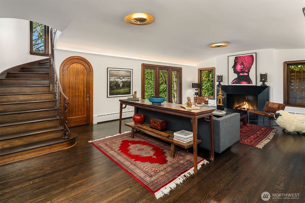 Photo of 1626 Federal Avenue E, Seattle, WA 98102 (MLS # 2484824)