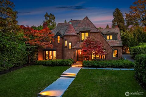 Photo of 1626 Federal Avenue E, Seattle, WA 98102 (MLS # 2484824)