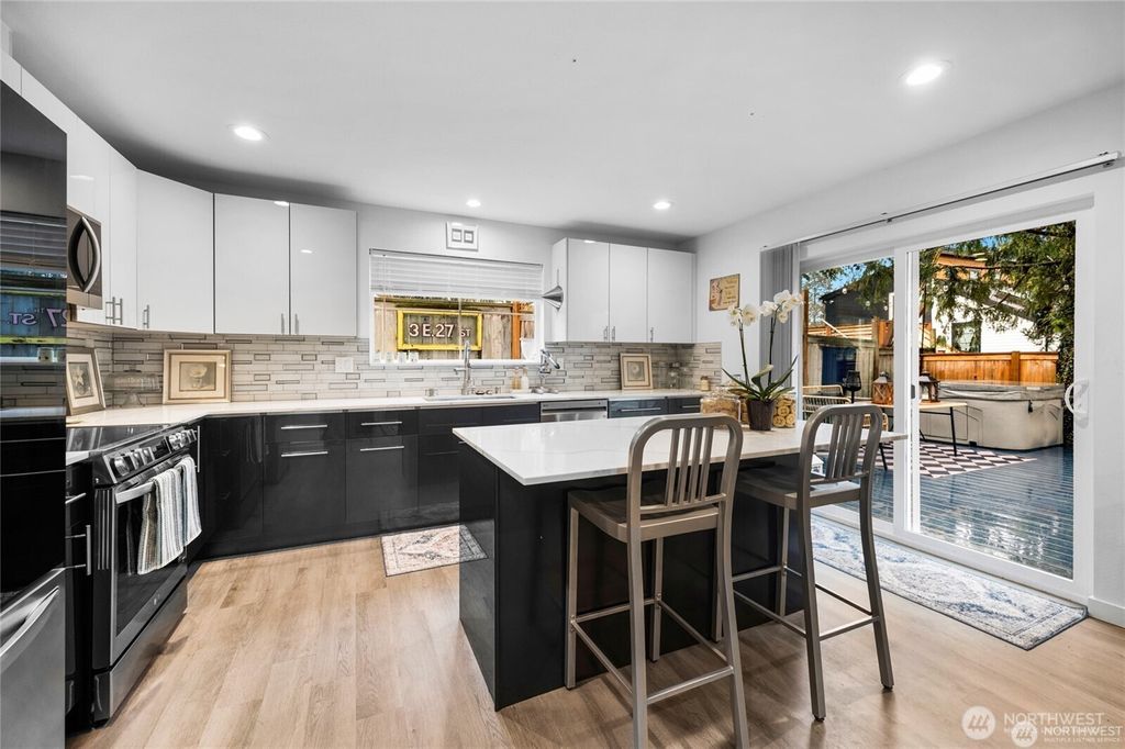 Photo of 712 NW 95th Street, Seattle, WA 98117 (MLS # 2374202)