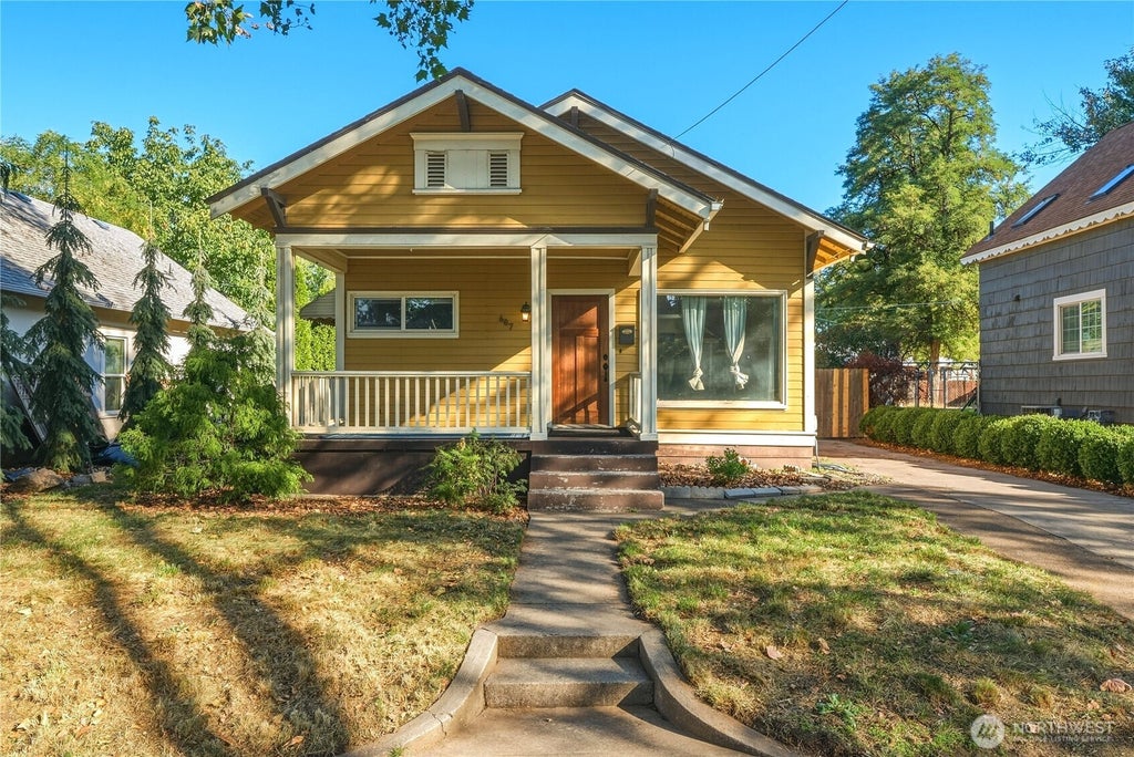 Photo of 607 Locust ST, Walla Walla, WA 99362 (MLS # 2577167)