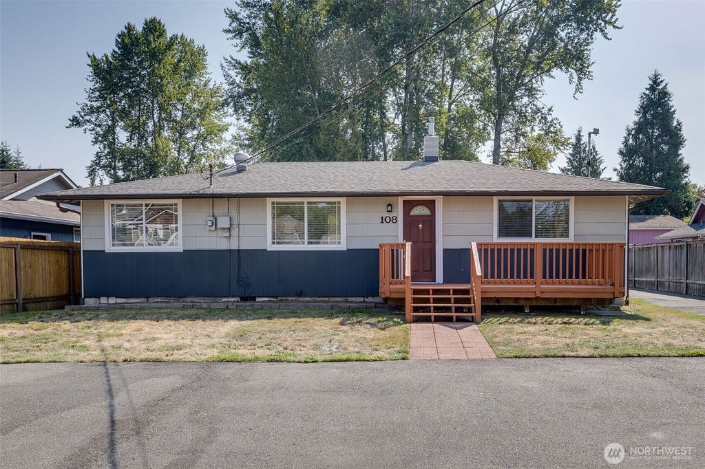 Photo of 108 107th ST SW St, Everett, WA 98204 (MLS # 2429872)