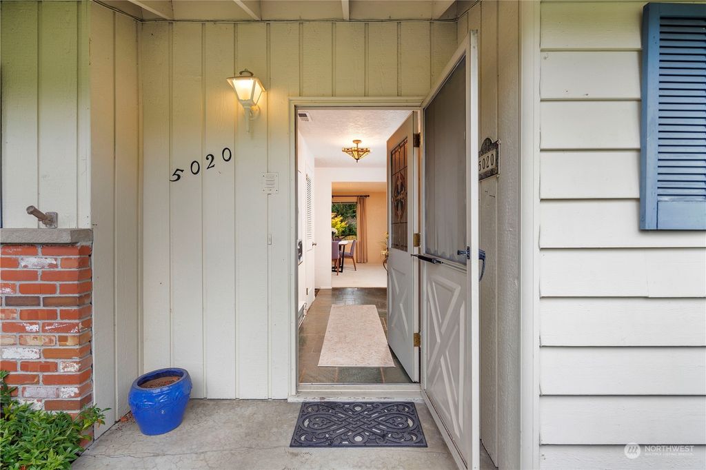 Photo of 5020 Crest Lane, Everett, WA 98203 (MLS # 2167157)