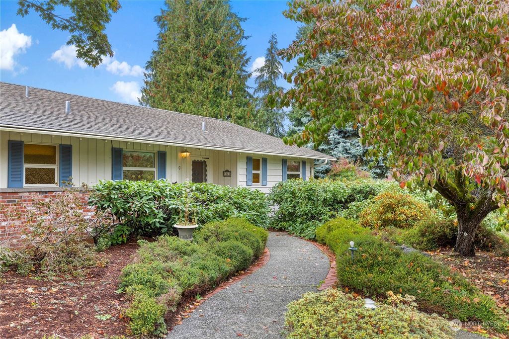 Photo of 5020 Crest Lane, Everett, WA 98203 (MLS # 2167157)