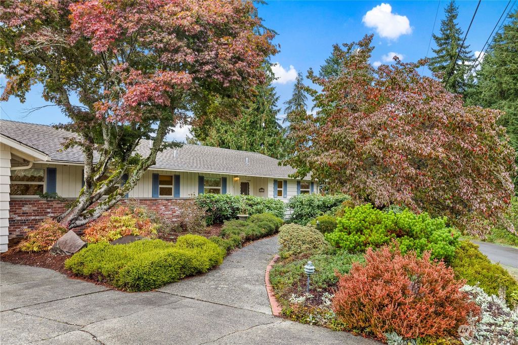 Photo of 5020 Crest Lane, Everett, WA 98203 (MLS # 2167157)