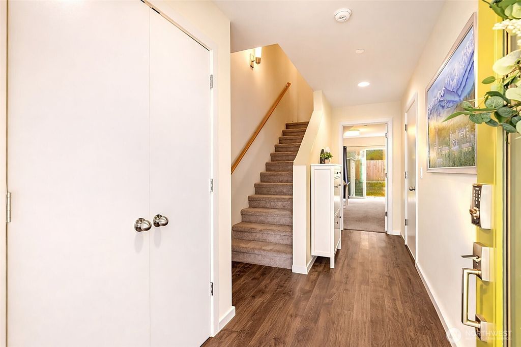 Photo of 13706 Manor Way #C3, Lynnwood, WA 98087 (MLS # 2497186)