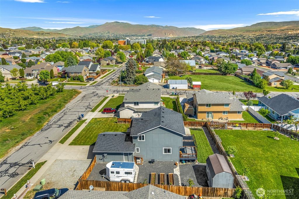 Photo of 1631 Fuller Street, Wenatchee, WA 98801 (MLS # 2514628)