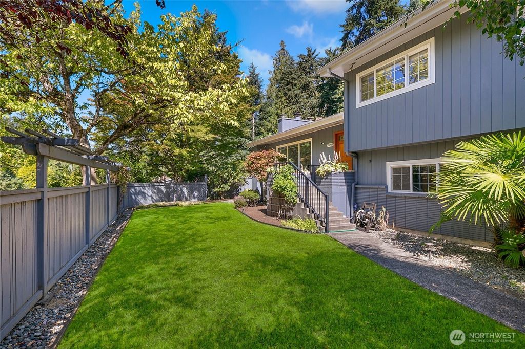 Photo of 18704 58th Avenue NE, Kenmore, WA 98028 (MLS # 2448248)