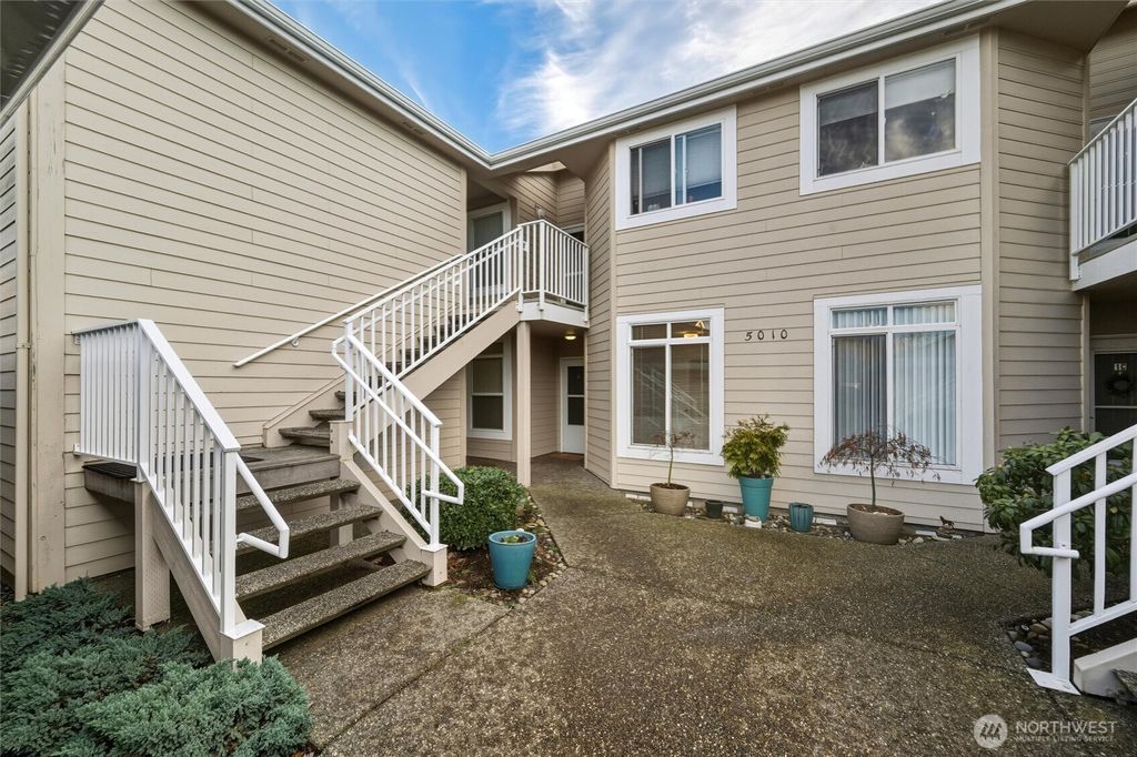 Photo of 5010 Festival Boulevard #1B, Bellingham, WA 98226 (MLS # 2505919)