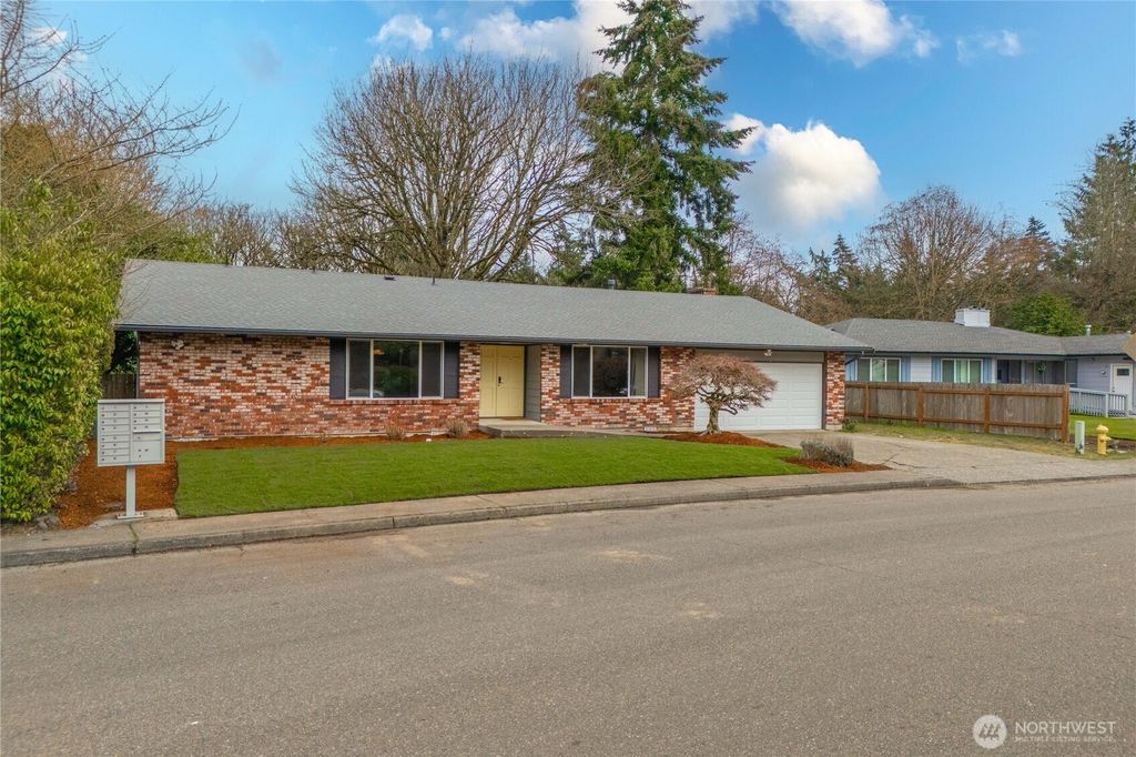 Photo of 31408 27th Avenue SW, Federal Way, WA 98023 (MLS # 2339362)