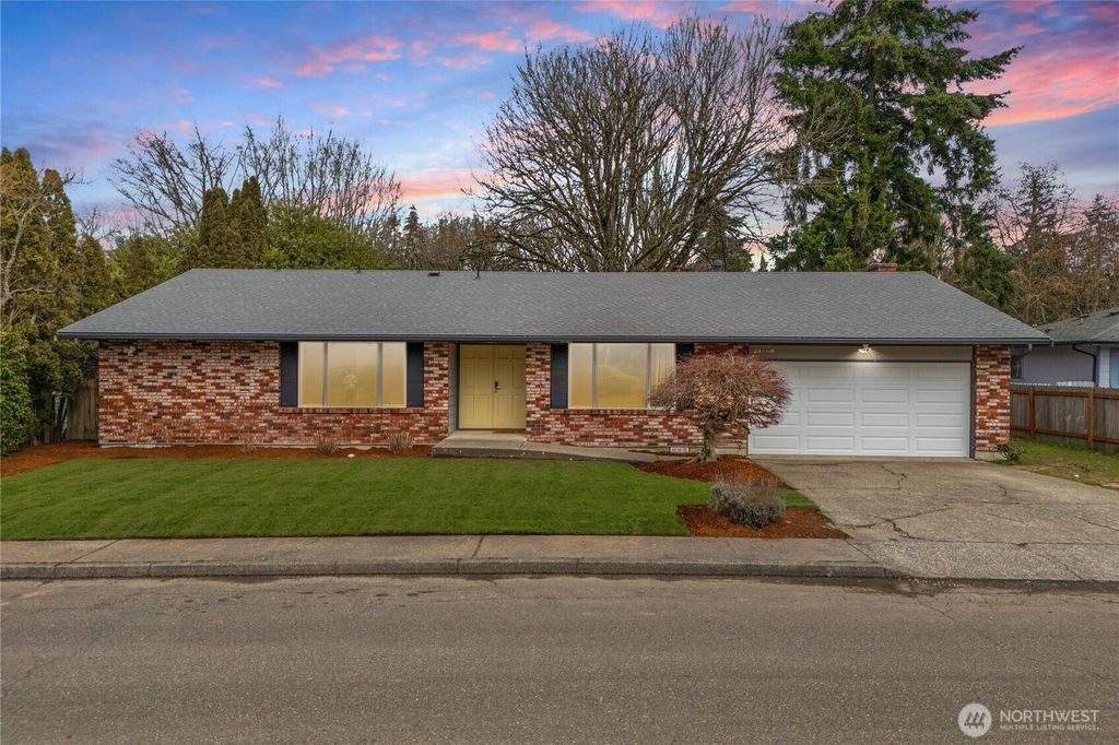 Photo of 31408 27th Avenue SW, Federal Way, WA 98023 (MLS # 2339362)