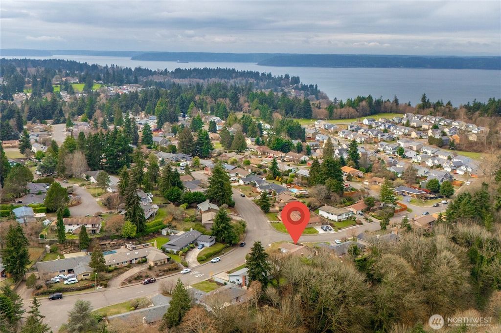 Photo of 31408 27th Avenue SW, Federal Way, WA 98023 (MLS # 2339362)