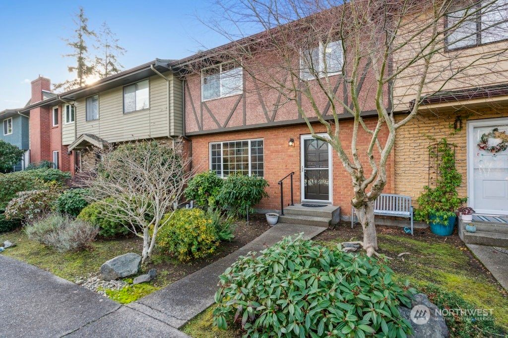 Photo of 1551 NW 195th Street #5, Shoreline, WA 98177 (MLS # 2316537)