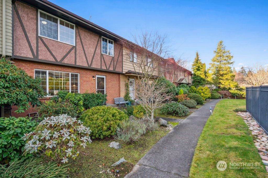 Photo of 1551 NW 195th Street #5, Shoreline, WA 98177 (MLS # 2316537)