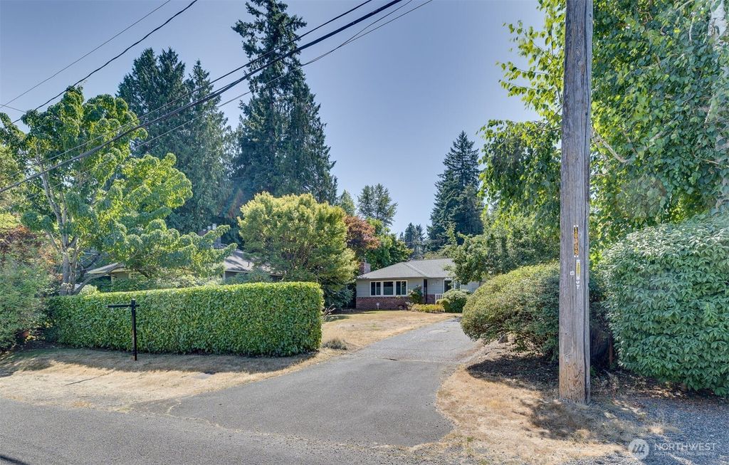 Photo of 10751 Durland Avenue NE, Seattle, WA 98125 (MLS # 2396182)