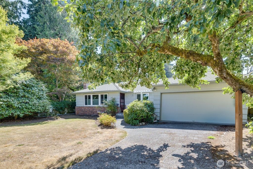 Photo of 10751 Durland Avenue NE, Seattle, WA 98125 (MLS # 2396182)