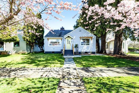 Photo of 231 W Fourth Street, Port Angeles, WA 98362 (MLS # 2503047)