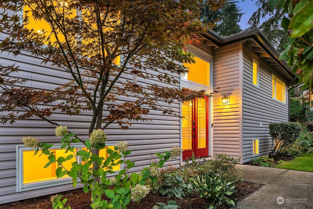 Photo of 1639 4th Street, Kirkland, WA 98033 (MLS # 2287814)