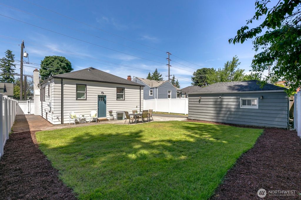 Photo of 8916 5th Avenue NE, Seattle, WA 98115 (MLS # 2381810)