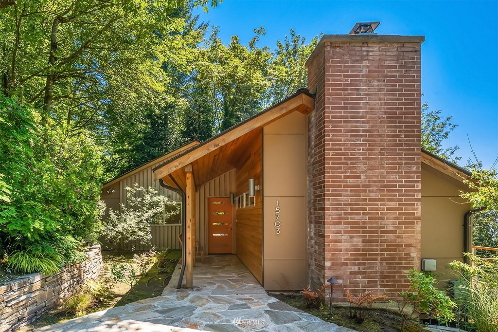 Photo of 15703 25th Avenue SW, Burien, WA 98166 (MLS # 1958992)