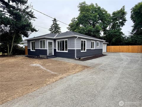 Photo of 2405 NE 10th Street, Renton, WA 98056 (MLS # 2561023)
