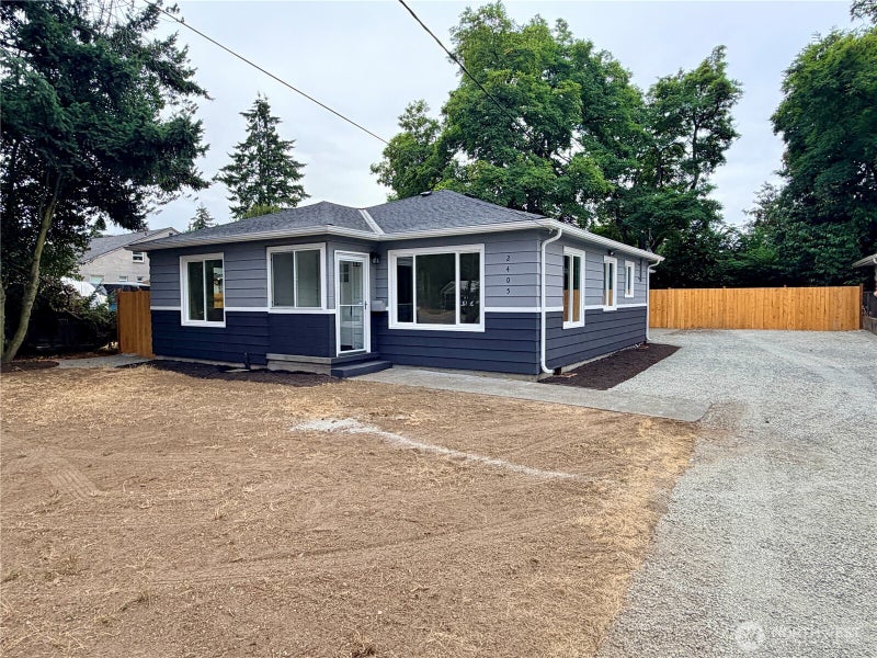 2405 NE 10th Street