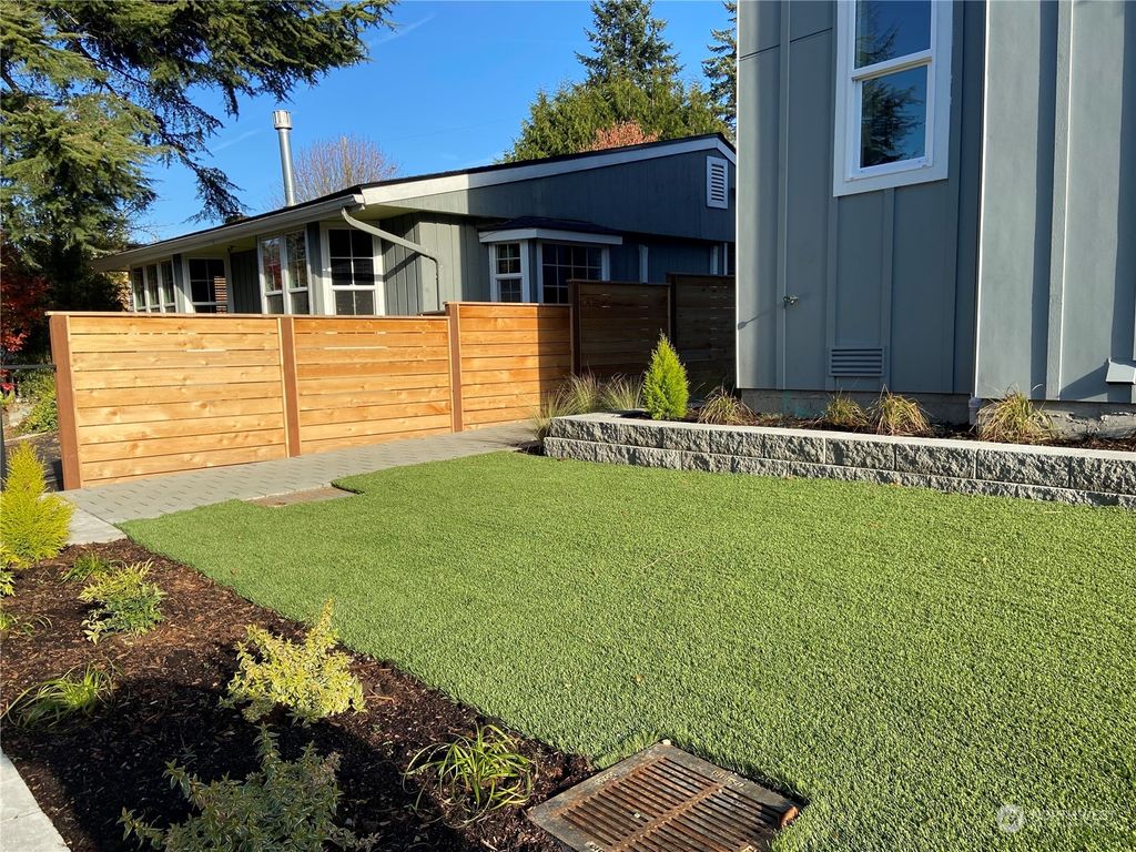 Photo of 6518 B 40th Avenue SW, Seattle, WA 98136 (MLS # 2129401)