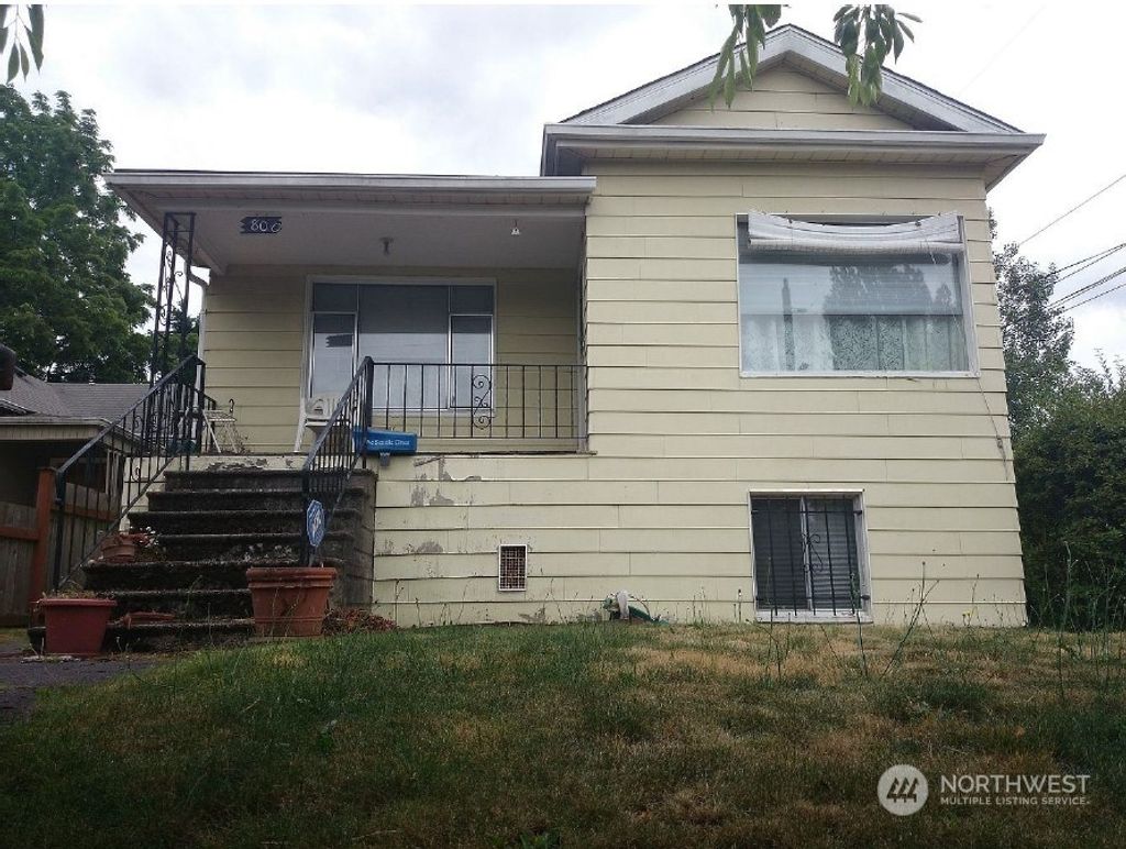 Photo of 800 32nd Avenue, Seattle, WA 98122 (MLS # 2038982)