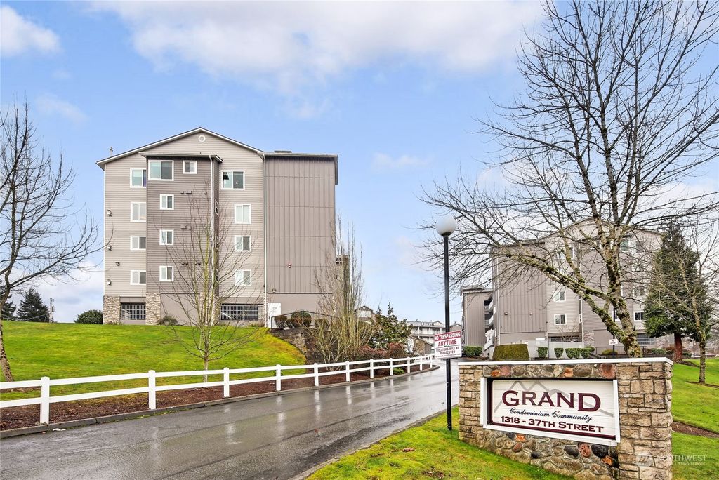 Photo of 1318 37th Street #3334, Everett, WA 98201 (MLS # 2033721)