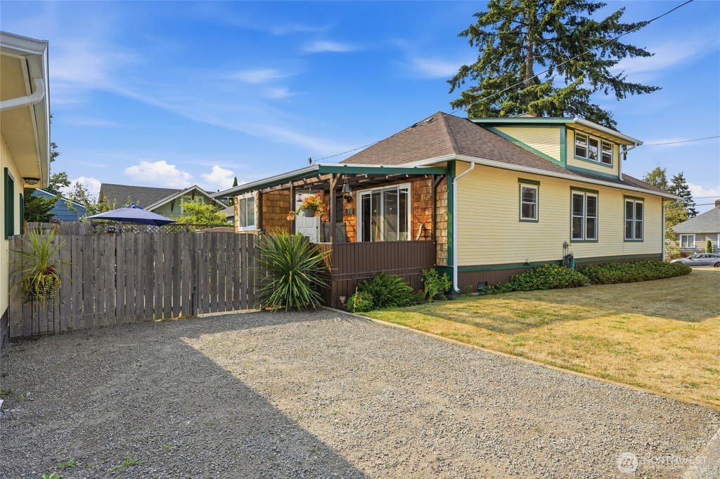 Photo of 218 Evergreen Street, Mount Vernon, WA 98273 (MLS # 2569643)