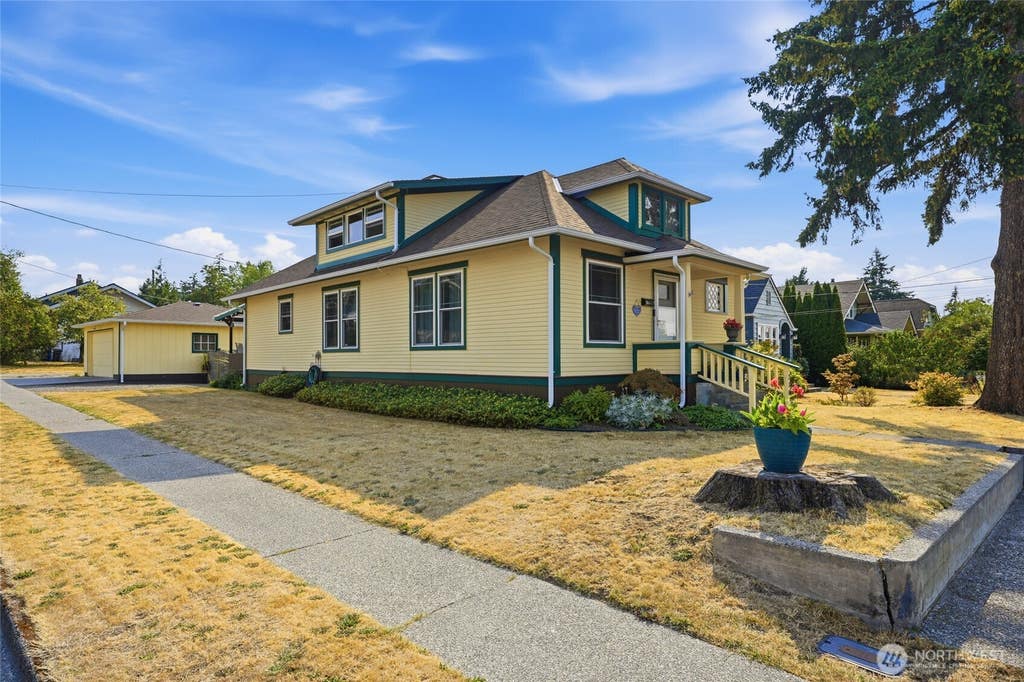 Photo of 218 Evergreen Street, Mount Vernon, WA 98273 (MLS # 2569643)