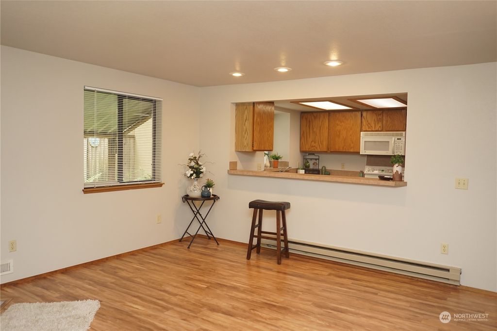 listing image 9369384153007686860